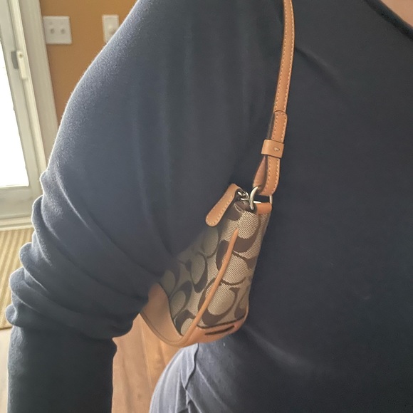 COACH Demi Hampton Shoulder Bag - Picture 10 of 11